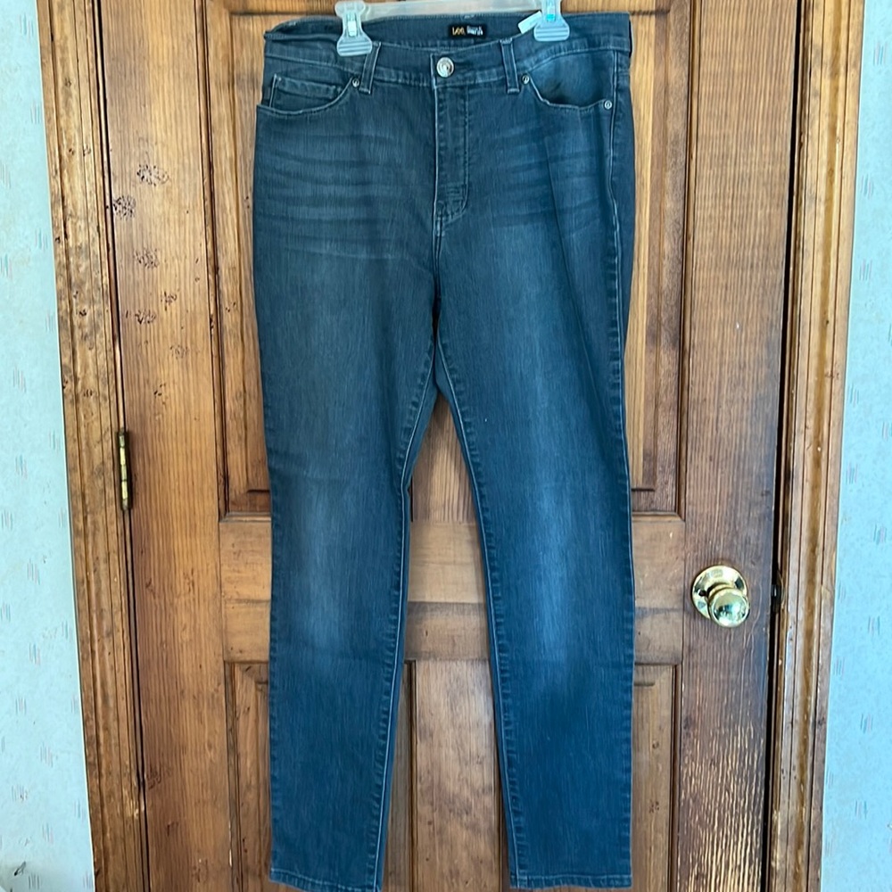 Size 10 medium gray skinny jeans. EUC